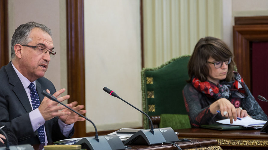Enrique Maya y Maider Beloki en la reunión de la Comisión de Asuntos Ciudadanos del Ayuntamiento de Pamplona. (4). IÑIGO ALZUGARAY