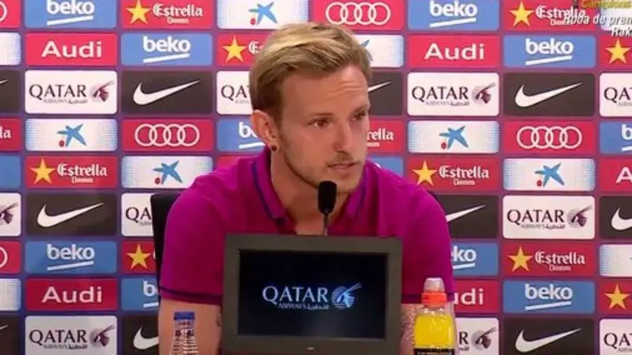 Ivan Rakitic en rueda de prensa. Twitter.