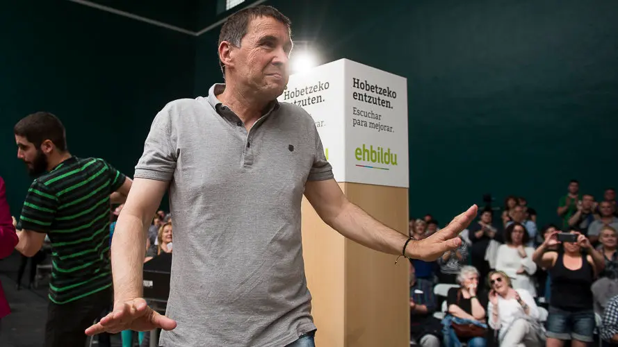 El secretario general de Sortu, Arnaldo Otegi, abre en Pamplona un ciclo de actos públicos. PABLO LASAOSA