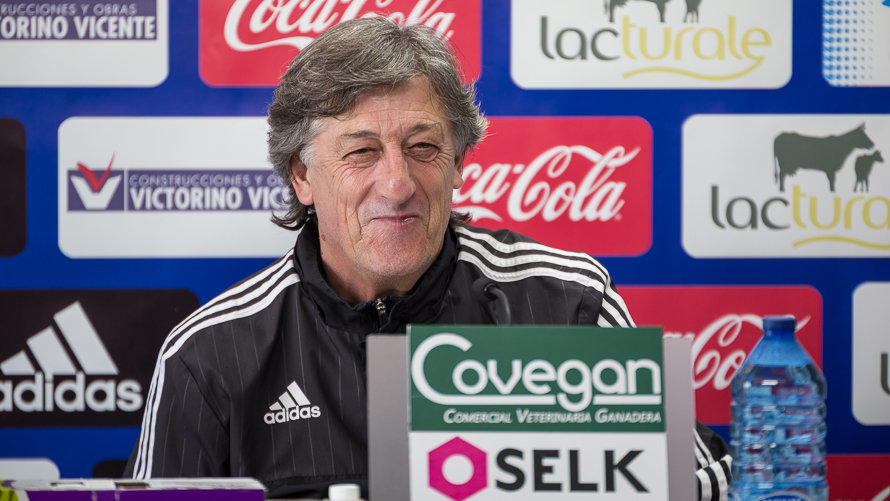 Enrique Martín, entrenador de Osasuna, en la rueda de pensa posterior al entrenamiento del equipo. (4). IÑIGO ALZUGARAY