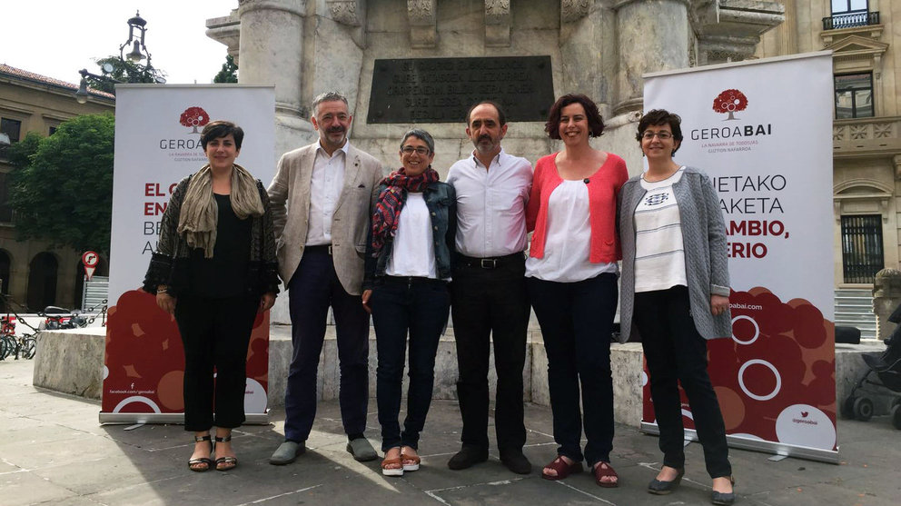 Acto electoral de Geroa Bai ante el Monumento a los Fueros de Navarra.