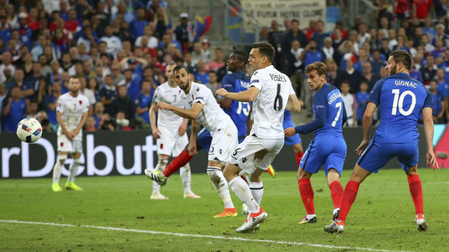 Griezmann marca el primer gol para Francia. Foto Uefa