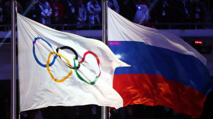 Banderas olímpica y rusa. Twitter.
