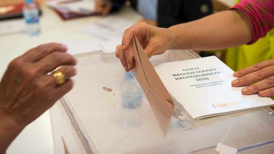 Votaciones de  las elecciones generales de 2016. PABLO LASAOSA 01