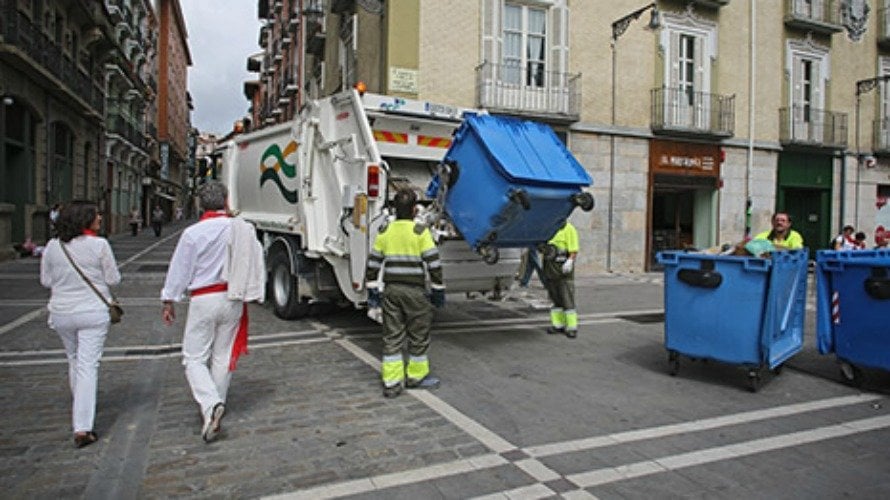 Recogida de residuos en San Fermín. ARCHIVO