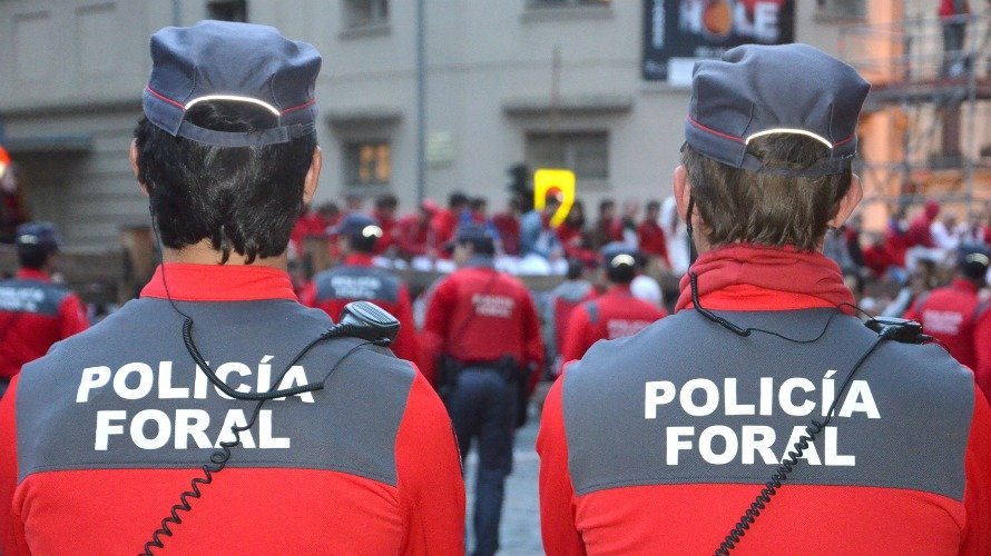 La Policía Foral atiende unos incidentes durante las fiestas de San Fermín.