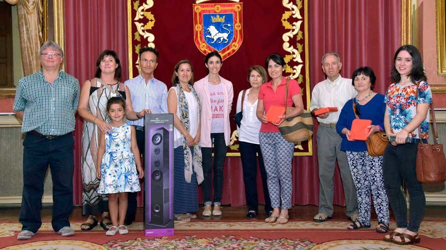 Participantes premiados por su participación en la elección de los mejores fuegos artificiales de San Fermín.