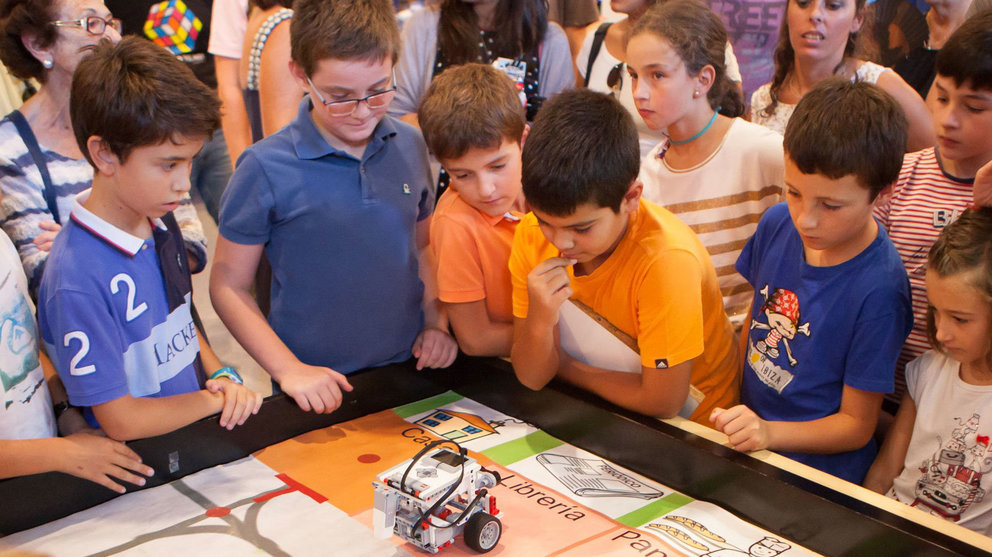 Exhibición de robótica en el curso de verano celebrado en 2015. UPNA