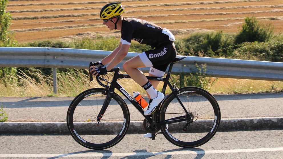 El británico Max Williamson gana la primera etapa de la Vuelta a Pamplona.