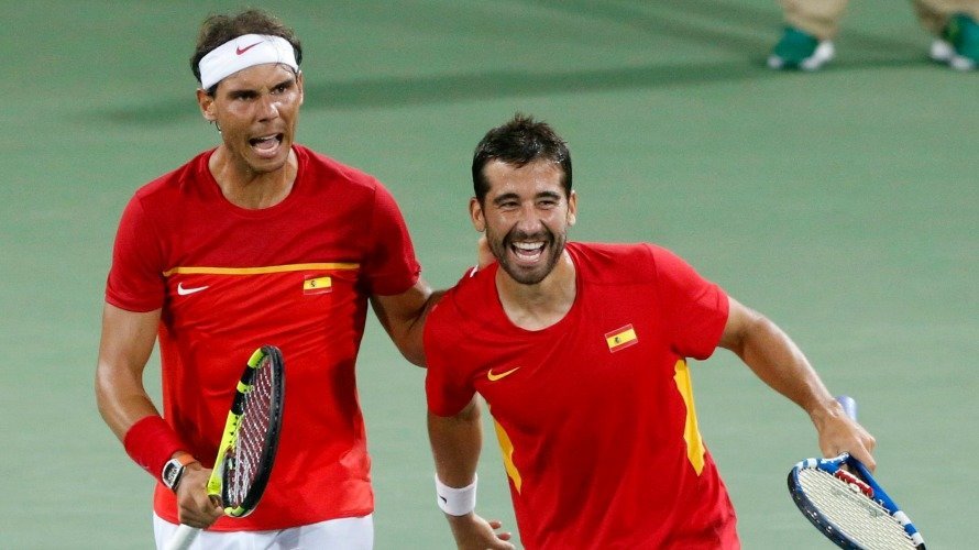 Nadal y López celebran su victoria. EFE