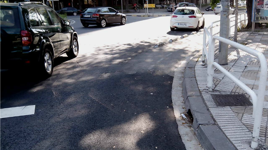Estado del carril bici en la Avenida Barañáin. 