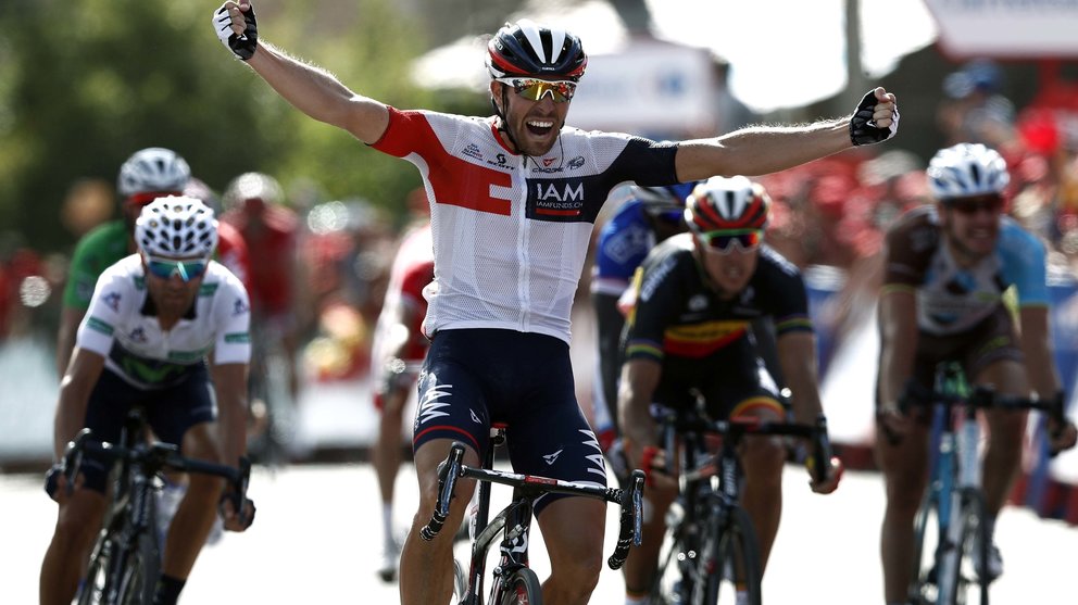 El belga Jonas Van Genechten (IAM) se proclama campeón de la séptima etapa de la Vuelta Ciclista a España 2016, disputada hoy entre la localidad orensana de Maceda y la zamorana de Puebla de Sanabria, con un recorrido de 158,5 kilómetros. EFE/Javier Lizón