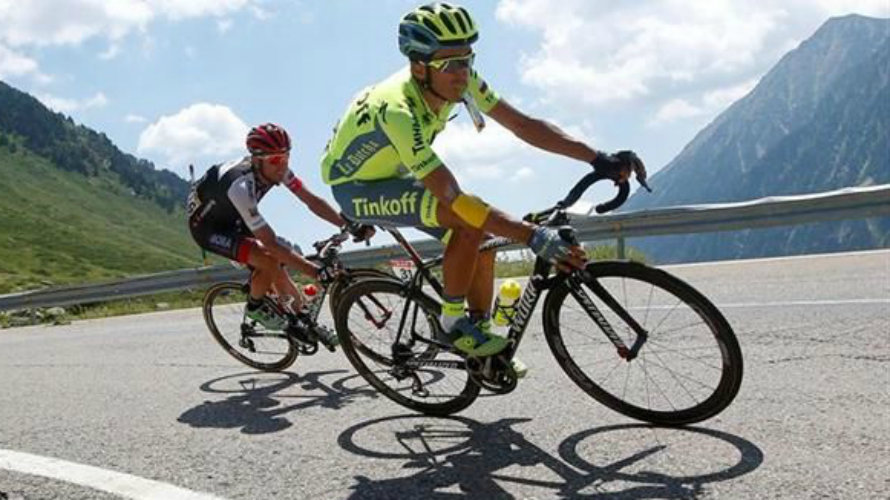 Alberto Contador en pleno ascenso. Foto web Alberto Contador.
