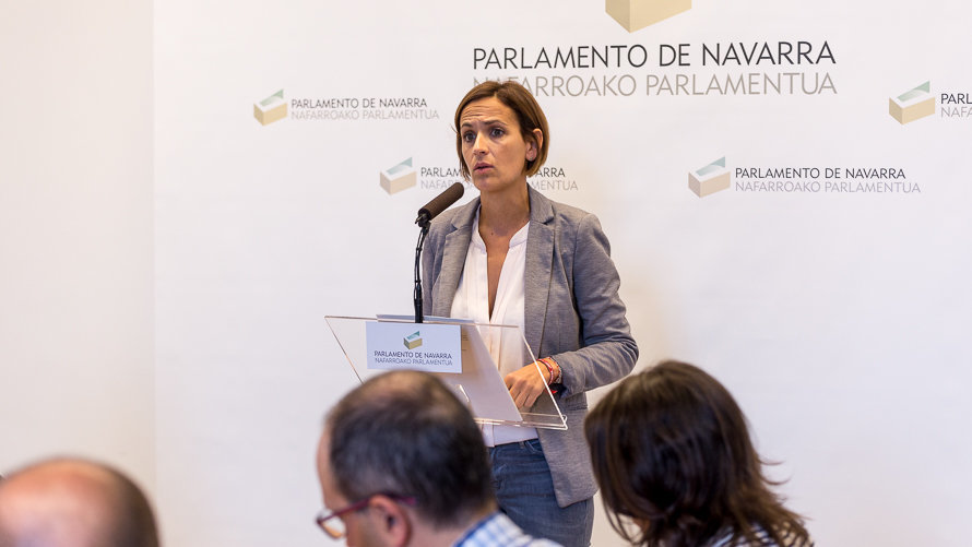 María Chivite (PSN) en la rueda de prensa posterior a la reunión de la Mesa y Junta de Portavoces del Parlamento de Navarra. IÑIGO ALZUGARAY.