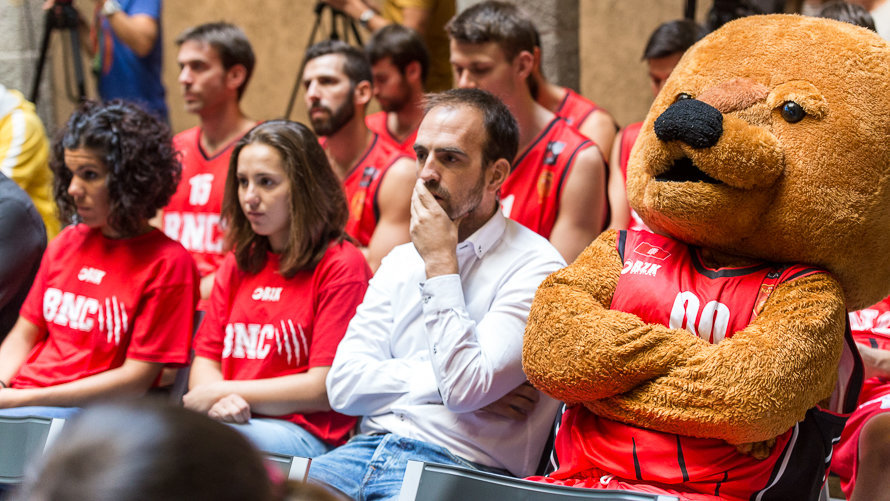 Presentación de la plantilla de Basket Navarra Club para la temporada 2016-2017 en el Palacio de Condestable (25). IÑIGO ALZUGARAY