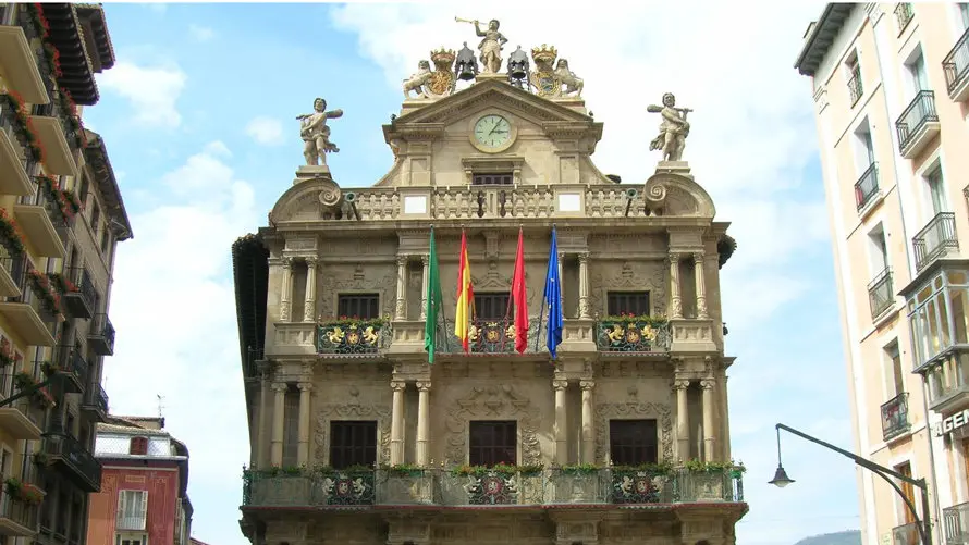 Fachada del Ayuntamiento de Pamplona.