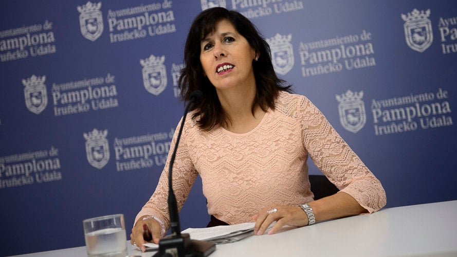 Maite Esporrín portavoz del PSN en el Ayuntamiento de Pamplona en rueda de prensa. PABLO LASAOSA 01