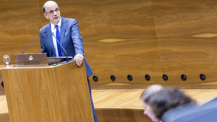 Alberto Catalán (UPN) habla en el pleno del Parlamento de Navarra (2). IÑIGO ALZUGARAY