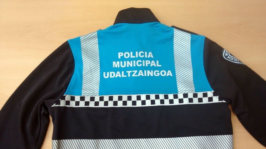 cama presidente Amedrentador La Policía Municipal de Pampona estrenará el año que viene uniforme azul,  similar al...