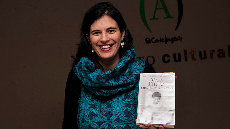 Teresa Gutierrez presenta su último libro en El Corte Ingles. MIGUEL OSÉS_1