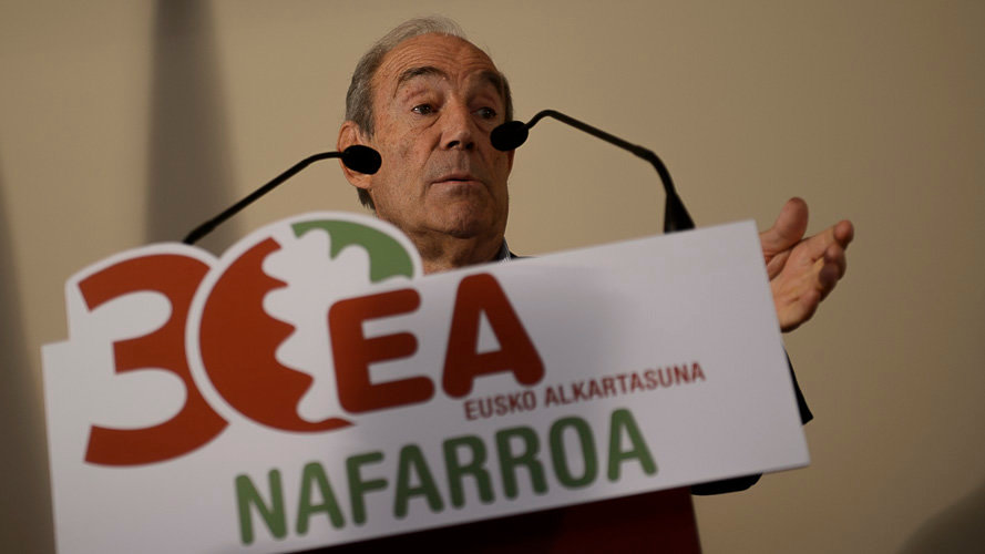 El exlehendakari Carlos Garaikoetxea participa en el 30 aniversario de Eusko Alkartasuna con un acto político en Pamplona. PABLO LASAOSA