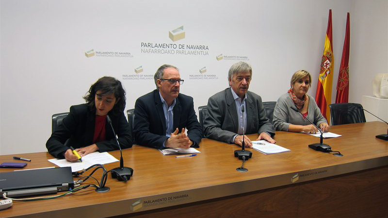 Laura Pérez (podemos), Adolfo Araiz (Bildu), Koldo Martínez (Geroa Bai) y Marisa de Simón (I-E) durante la comparecencia.
