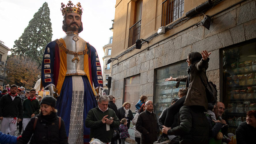 La Comparsa de Gigantes y Cabezudos durante la celebración del día grande de Pamplona. PABLO LASAOSA08