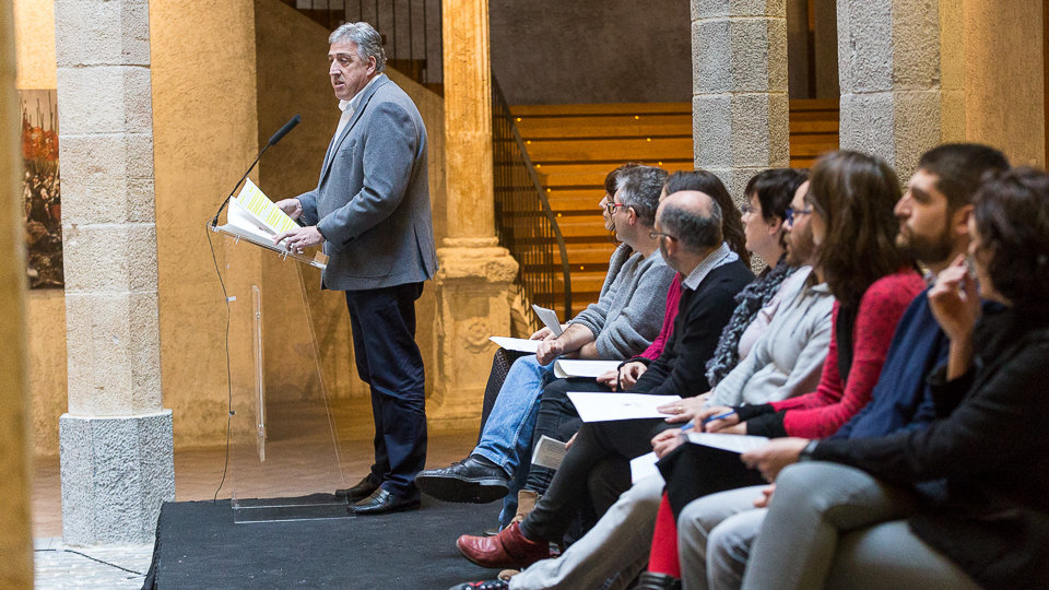 El alcalde de Pamplona, Joseba Asiron, y el equipo de gobierno municipal presentan el proyecto de presupuesto para 2017 (12). IÑIGO ALZUGARAY