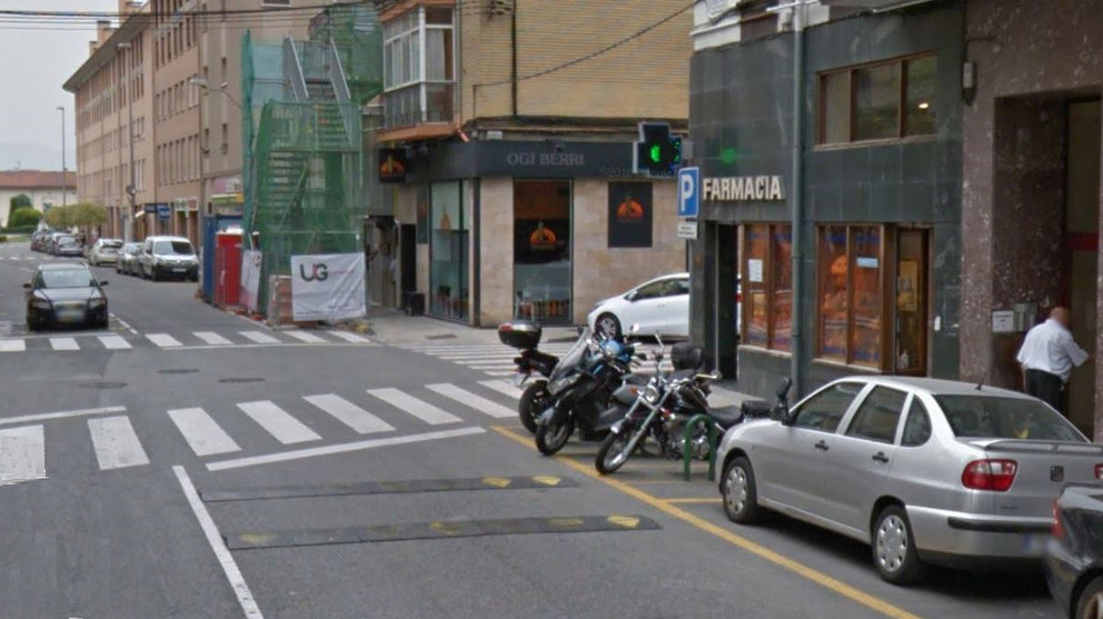 El tramo de la calle Divina Pastora de Ansoáin donde ha muerto atropellado un hombre de 80 años