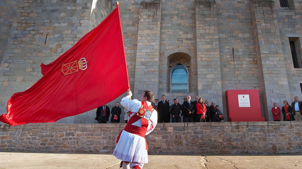 Bandera de Navarra en el homenaje al Reino de Navarra en 2015.