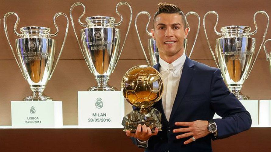 Cristiano con su cuarto balón de oro. Real Madrid.