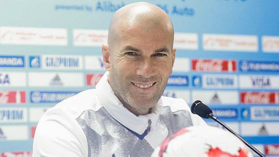 Zidane en rueda de prensa antes de la semifinal del Mundialito. Real Madrid.