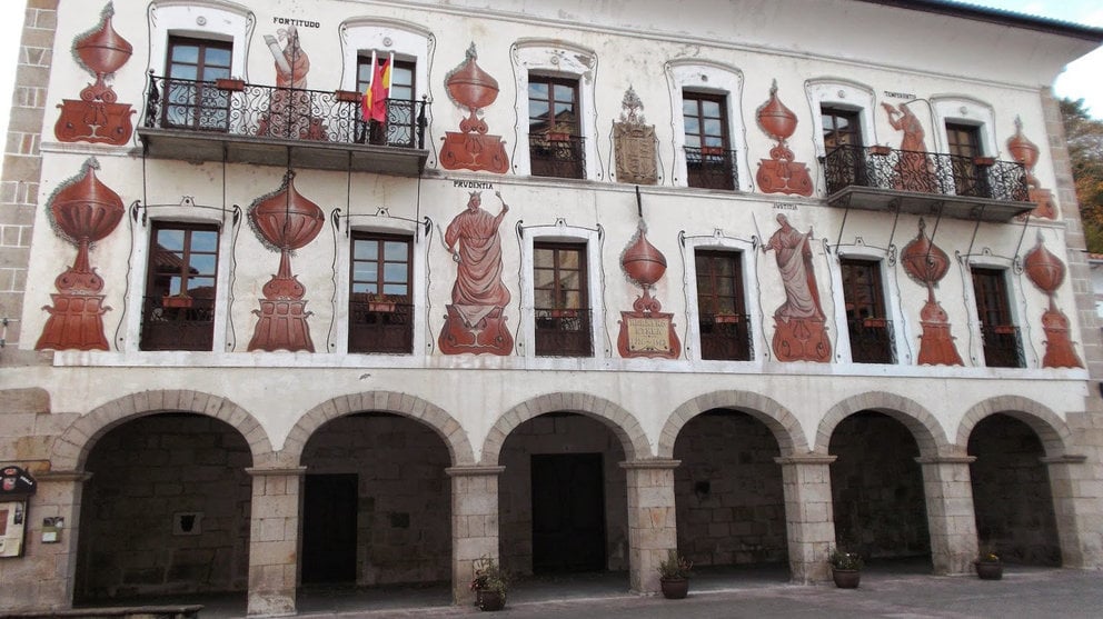La fachada del ayuntamiento de Vera de Bidasoa