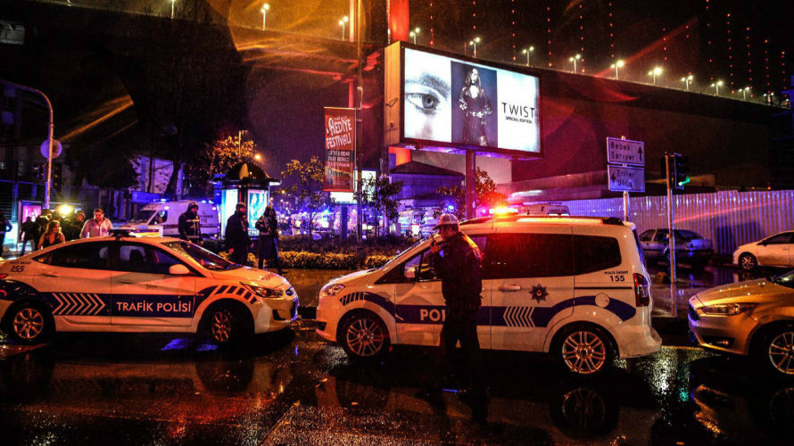 La policía acordona la zona exterior de la discoteca Reina de Estambul EFE