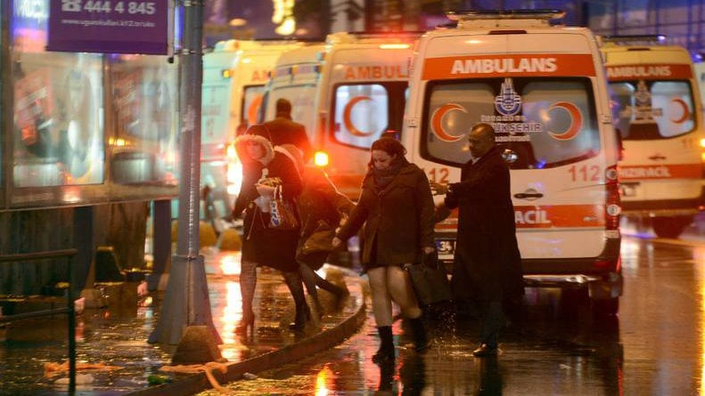 Ataque con decenas de muertos en una discoteca de Estambul en Nocheviaje. AGENCIAS (11)