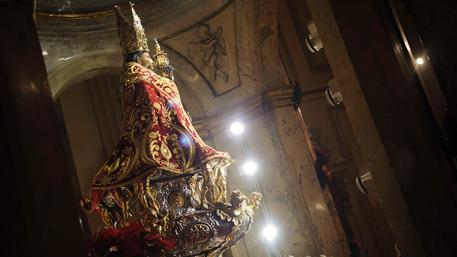 1 de Enero, Primera de las misas de la escalera de San Fermín. MIGUEL OSÉS_21 (12)