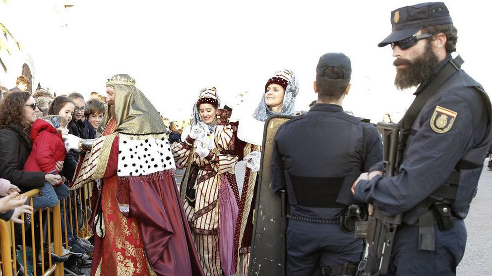 Imagen de archivo de una de las cabalgatas de los Reyes Magos de 2017 en España EFE