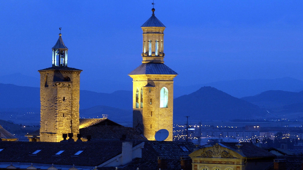 Vista de la torre de la iglesia de San Saturnino en Pamlona