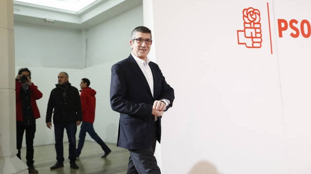 Imagen de Patxi López minutos antes de anunciar su candidatura a las primarias del PSOE EFE