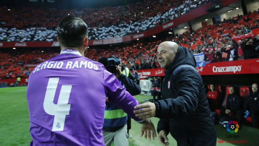 Sergio Ramos saluda a Sampaoli en Sevilla. Lfp.