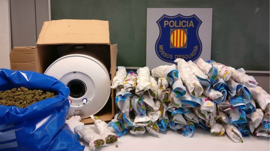 Los 16 kilos de marihuana descubiertos en una empresa de mensajería de Santa Perpètua de Mogoda (Barcelona).