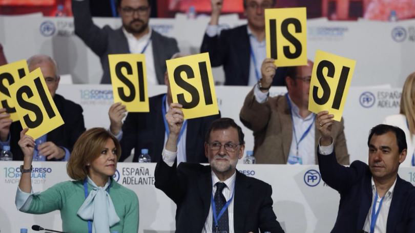 Mariano Rajoy vota durante el Congreso Nacional en el que ha sido reelegido como presidente del PP TWITTER