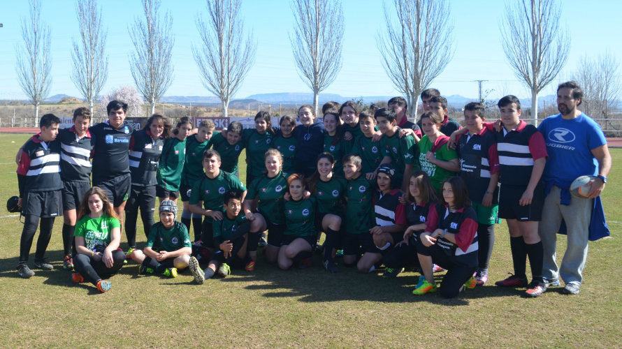 Los chavales también juegan a rugby en Tudela.