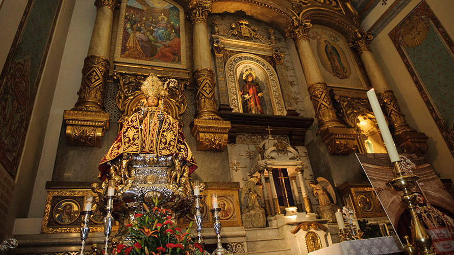 Tercera misa de la escalera de San Fermin en el altar mayor de la Iglesia de San Lorenzo. MIGUEL OSÉS (3)