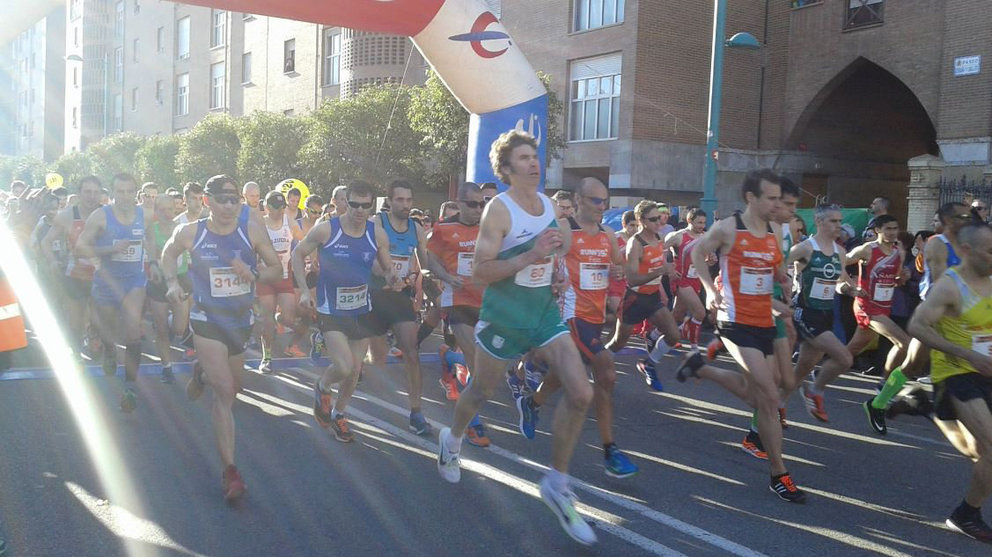 Salida de la Maratón de Zaragoza en la que ha fallecido un corredor TWITTER MARATÓN ZARAGOZA