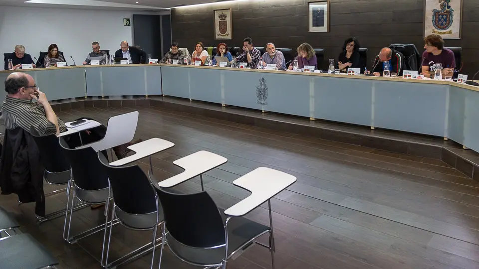 Imagen de archivo de un pleno del Ayuntamiento de Burlada. IÑIGO ALZUGARAY