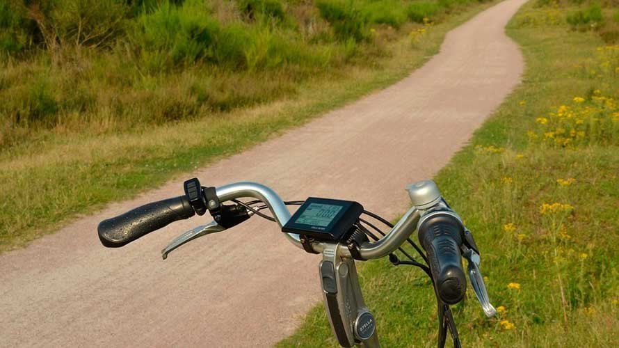 Una bicicleta en un camino rural. ARCHIVO
