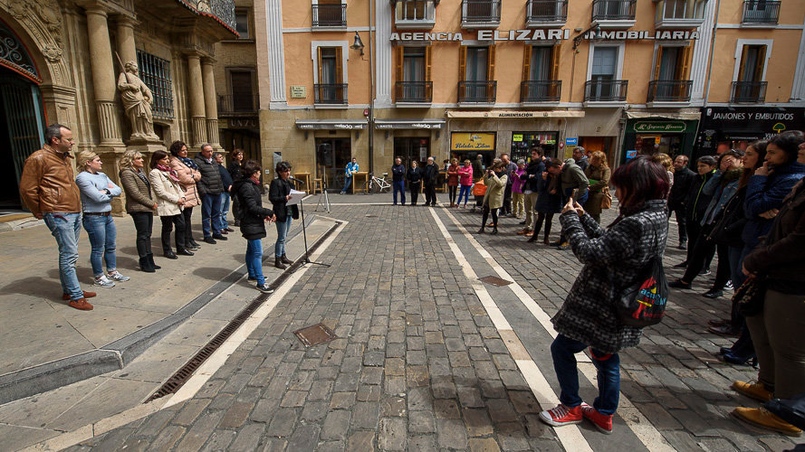El Ayuntamiento de Pamplona convoca una concentración con motivo del _Día de la Visibilidad Lésbica_. PABLO LASAOSA 04