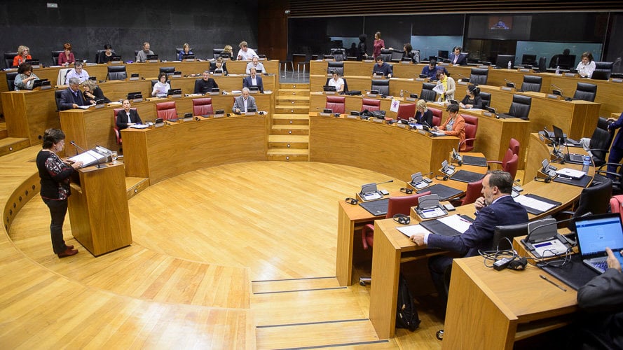 Pleno del Parlamento de Navarra. PABLO LASAOSA 01