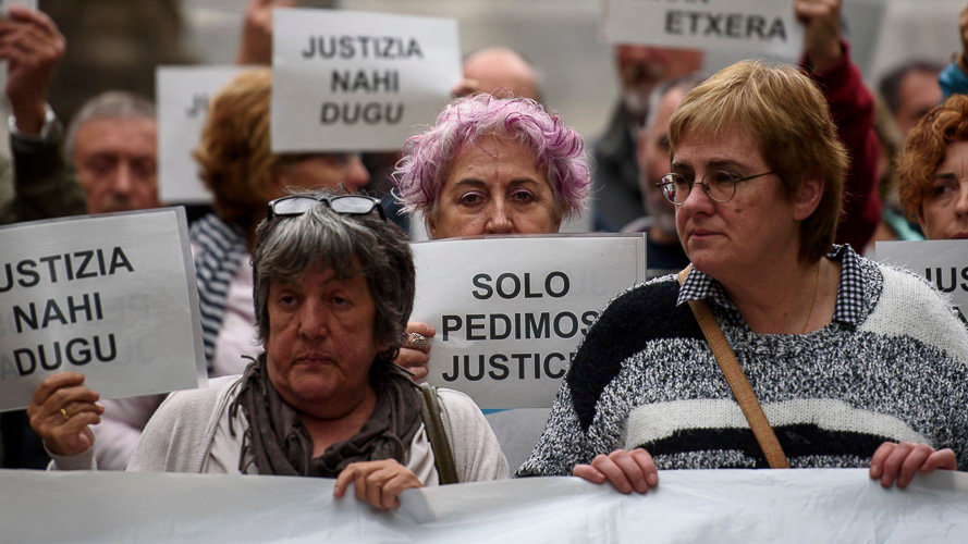 Concentración en Pamplona de las familias de los detenidos por la agresión en Alsasua a dos guardias civiles y sus parejas. PABLO LASAOSA (5)